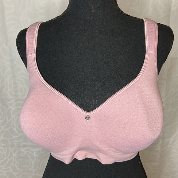 BREEZIES pale pink softly padded bra with underwire. Size 40 D. - Picture 8 of 8